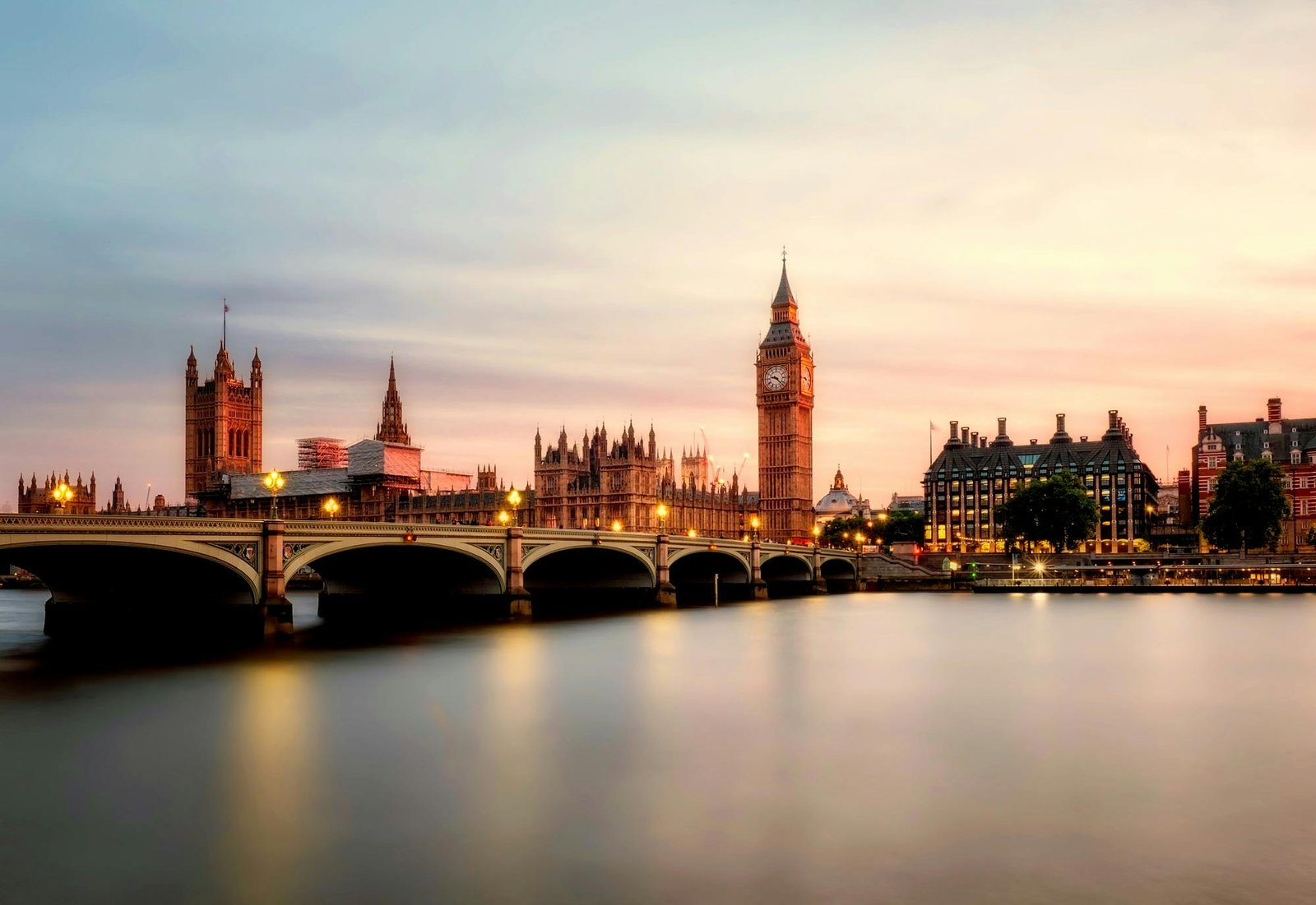Cheap flights to Istanbul from London, Scenic view of Big Ben and Westminster Bridge over the Thames River at sunset in London, UK.